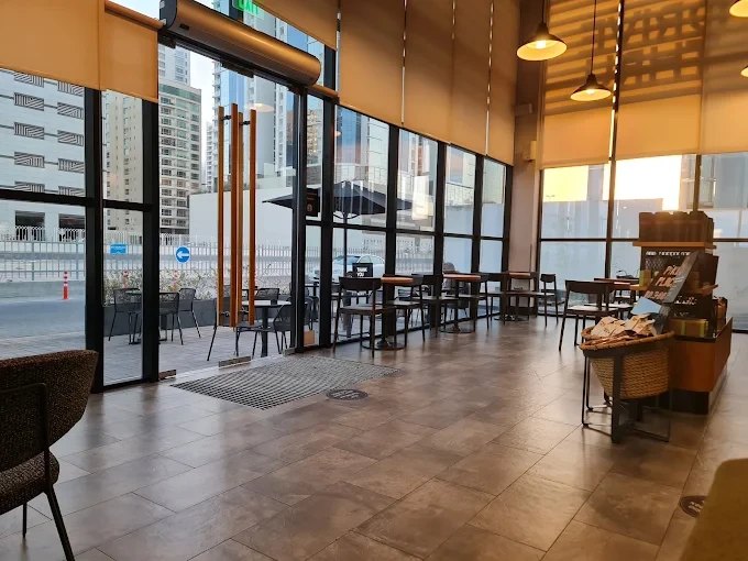 Starbucks Drive Thru — image 4
