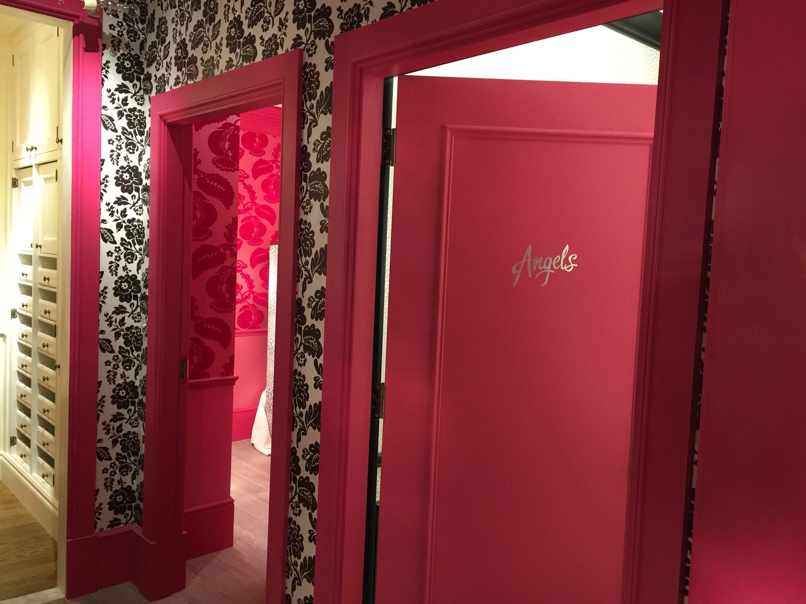 Victoria's Secret — image 4